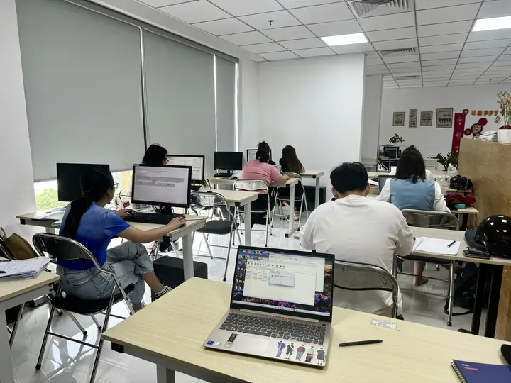 Lớp kế toán thực hành, mỗi học viên một máy